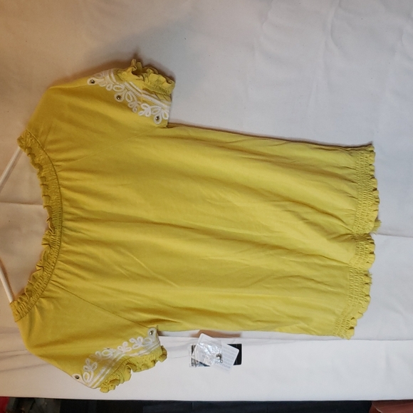 NWT Yellow & White Embellished & Embroidered Top Size Small Tee - Picture 7 of 10